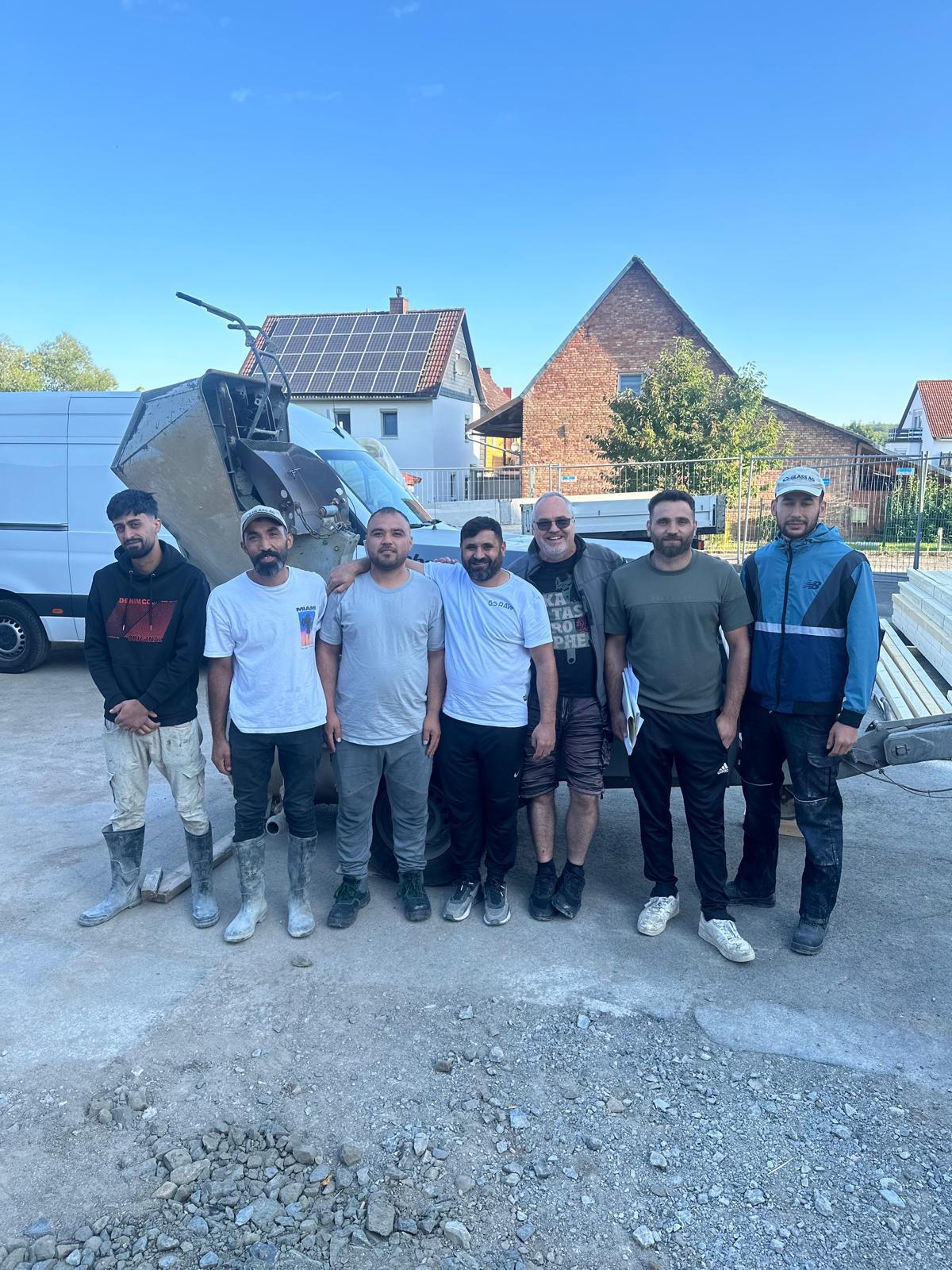 Gruppe von Männern im Freien